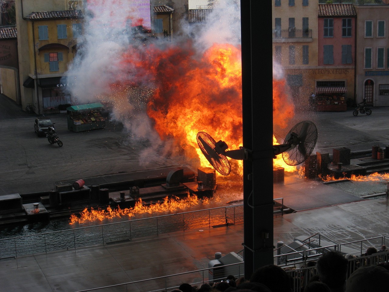 Vacation 2007-12 - Beaches Disney Hotels 0739.jpg - On the 2007-08 Florida vacation we visited beaches from Fort Myers to Sanibel Island sampling local food along the way. Green water and white sugar beaches! Arriving at Disney World we visited several of the theme resorts.